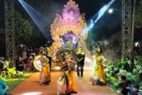 Penampilan salah satu grup peserta lomba Tongklek di Desa Wolutengah, Kecamatan Kerek Tuban, (Assayid Annazili/Liputansatu.id).