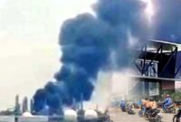 Suasana saat terjadi kebakaran di kilang minyak PT Trans Pacific Petrochemical Indotama (TPPI) Tuban, (Assayid Annazili/Liputansatu.id).