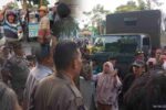 Tak Ditemui Bupati, PKL Tuban Terobos Blokade Alun-Alun PKL kembali gelar aksi ketiga kalinya di alun-alun Tuban