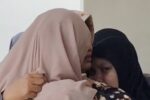 Atap Asrama Putri Pesantren di Situbondo Ambruk, Satu Santri Meninggal Dunia Keluarga korban atap roboh Ponpes di Situbondo