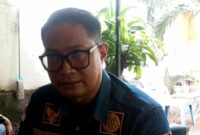 Kuasa hukum korban investasi bodong, Wahabi Martanio, saat memberikan keterangan kepada awak media di Tuban, Jumat (31/10/2025), (Assayid Annazili/Liputansatu.id).