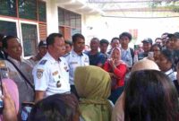 Kepala Bidang Perhubungan DLH-P Tuban, Yuli Imam Isdarmawan saat menyampaikan proyeksi rute jalur wisata dari Terminal Kebonsari ke Masjid Agung Tuban, (Assayid Annazilli/Liputansatu.id).