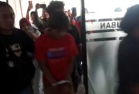 Sempat kabur, pelaku pengeroyokan di Palang akhirnya menyerahkan diri setelah dikepung tim Jatanras Polres Tuban, (Assayid Annazili/Liputansatu.id.