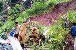 Longsor Timbun Rumah Warga di Sumbermalang Situbondo, Satu Korban Selamat Secara Dramatis Longsor Timbun Rumah Warga di Sumbermalang Situbondo