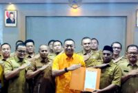 Bupati Situbondo, Yusuf Rio Wahyu Prayogo resmi menunjuk Fathor Rahman sebagai Pj Sekda Situbondo, (Fia Rahma/Liputansatu.id).