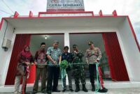 Kepala Desa Wolutengah bersama Ketua KDKMP dan Forkopimka Kerek saat meresmikan gerai sembako KDKMP Wolutengah, Kamis (04/12/2025), (Assayid Annazili/Liputansatu.id).