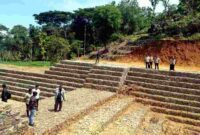 Tim Dinas PUPR-PRKP Tuban bersama Kejaksaan Negeri Tuban memeriksa konstruksi bronjong di Desa Sumurgung, Kecamatan Montong, usai munculnya dugaan ketidaksesuaian spesifikasi teknis pada proyek senilai Rp9,7 miliar, (Aji Swasto/Liputansatu.id).