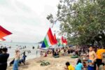 Libur Tahun Baru 2026, Wisata Bahari Pasir Putih Situbondo Dipadati Ribuan Pengunjung wisatawan memadati kawasan Wisata Bahari Pasir Putih Situbondo saat libur Tahun Baru 2026.