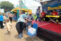 Doa bersama dan aksi donasi pelaku UMKM Kuliner Burnik City Situbondo sebagai bentuk kepedulian terhadap korban bencana alam di Sumatera, Kamis (1/1/2026), (Fia Rahma/Liputansatu.id).