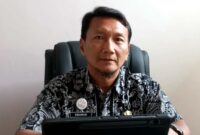 Kepala Disbudporapar Kabupaten Tuban Mohammad Emawan Putra saat memberikan keterangan terkait polemik tarif parkir di kawasan wisata Pantai Boom Tuban, (Assayid Annazili/Liputansatu.id).