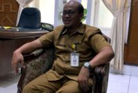Pelaksana Tugas (Plt) Kepala Dinas Kesehatan Kabupaten Tuban, drg. Roikan, saat ditemui di kantornya, Senin (5/1/2026), menanggapi keluhan warga terkait demam dan kekhawatiran penyakit chikungunya di tengah cuaca ekstrem, (Assayid Annazili/Liputansatu.id).