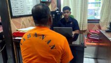 Pelaku Togel dan judi online menjalani pemeriksaan lanjutan di unit Satreskrim Polres Situbondo, (Fia Rahma/Liputansatu.id).