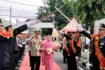Disambut Prosesi Adat dan Religi, AKBP Bayu Anuwar Sidiqie Resmi Jabat Kapolres Situbondo Upacara Penyambutan AKBP Bayu Anuwar, Kapolres Baru Situbondo