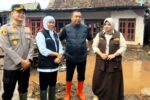 Gubernur Khofifah Tinjau Lokasi BanjirSitubondo, Dorong Normalisasi Sungai dan Modifikasi Cuaca Gubernur Jatim Tinjau Wilayah Terdampak Banjir Situbondo