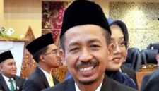 Anggota Komisi I DPRD Tuban, Siswanto, menyampaikan kegeramannya setelah rapat kerja dengan BKPSDM terkait pemutusan kontrak PPPK dan penanganan pelanggaran disiplin PNS, (Assayid Annazili/Liputansatu.id).