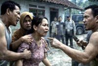 Ilustrasi perselisihan warga yang berujung dugaan penganiayaan dan pengancaman dengan senjata tajam. Seorang warga Desa Kepohagung, Kecamatan Plumpang, Tuban melaporkan dugaan kekerasan ke polisi, namun hingga kini korban mengaku belum mendapat kepastian perkembangan kasus. (Assayid Annazili/Liputansatu.id).