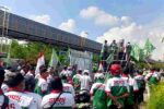 Aksi Pekerja Vendor SBI Tuban Berujung Damai, Perusahaan Tekankan Kepatuhan Aturan Aksi Pekerja Vendor PT SBI Tuntut Perbaikan Kontrak Kerja
