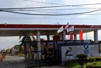Terminal Bahan Bakar Minyak (TBBM) Pertamina Fuel Terminal Tuban menjadi sorotan setelah muncul dugaan pungutan hingga Rp50 juta untuk bekerja sebagai sopir tangki, (Assayid Annazili/Liputansatu.id).