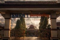 Dugaan pungli study tour di SMP Tuban memicu tanda tanya, iuran hingga Rp1,2 juta dinilai memberatkan orang tua, (Aji Swasto/Liputansatu.id).