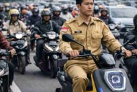 ASN mengendarai sepeda listrik di tengah kepadatan lalu lintas jalan raya, mencerminkan implementasi kebijakan Jumat tanpa kendaraan bermotor di Tuban, (Ilustrasi/Liputansatu.id).