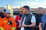 Pasar Baru Tuban Terbakar Lagi, Anggaran Rp24,3 Miliar Jadi Sorotan Bupati Tuban meninjau lokasi kebakaran Pasar Baru bersama petugas damkar dan aparat di tengah puing-puing kios yang terbakar