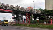 Kawasan pelabuhan milik PT Semen Indonesia (Persero) Tbk di Desa Socorejo, Kecamatan Jenu, Kabupaten Tuban, yang menjadi sorotan warga terkait dampak lingkungan dan rencana perpanjangan SHGB, (Assayid Annazili/Liputansatu.id).
