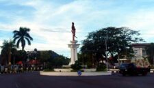 Suasana di sekitar bundaran Patung Tuban, (Assayid Annazili/Liputansatu.id)