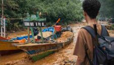 Aliran sungai di wilayah pesisir Tuban berubah keruh diduga akibat limbah cucian pasir kuarsa yang memicu sedimentasi dan dikhawatirkan mengancam ekosistem laut, (Assayid Annazili/Liputansatu.id).