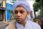 Kasus Makam Sunan Bonang Tuban Dibuka Lagi, PWI-LS Sebut Tak Pernah Ada Izin Pembongkaran Nisan Habib Husain Ba’agil memberikan keterangan kepada awak media usai menghadiri agenda terkait kasus dugaan perusakan situs makam Sunan Bonang di Polres Tuban