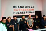 Aliansi Umat Desak Polisi Usut Dugaan Perusakan Makam Sunan Bonang Tuban, Ancam Aksi Lebih Besar Aliansi Umat Peduli Situs Mbah Bonang Mendatangi Polres Tuban