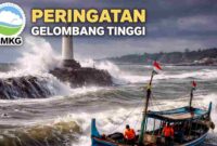 Ilustrasi nelayan menghadapi gelombang tinggi di laut Tuban saat BMKG memperingatkan potensi ombak mencapai 2,5 meter pada awal Juni 2026, (Liputansatu.id).