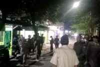 Petugas Satpol PP Kabupaten Tuban melakukan patroli malam dan penyisiran di sejumlah lokasi yang diduga menjadi tempat berkumpul pemuda untuk mengonsumsi minuman keras oplosan atau "Es Moni", Selasa (02/06/2026) malam, (Aji Swasto/Liputansatu.id).