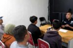 Polisi Bongkar Hoaks Pocong Jadi-jadian di BTN RSUD Melawi Polres Melawi Klarifikasi Hoaks Pocong Jadi-jadian, Pembuat Editan Foto Dipanggil