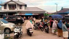 Suasana Pasar Sukabangun, Kecamatan Delta Pawan, Kabupaten Ketapang. Pasar tradisional ini menjadi salah satu pusat perdagangan kebutuhan pokok dan hasil laut segar yang ramai dikunjungi masyarakat setiap pagi, (Nurul Hidayatullah/Liputansatu.id).