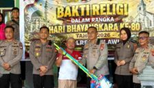 Sambut Hari Bhayangkara ke-80, Kapolres Melawi memimpin langsung kegiatan Bakti Religi di Masjid Nurul Islam Nanga Pinoh, (Nurul Hidayatullah/Liputansatu.id).