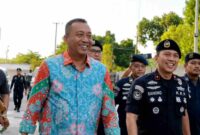 Bupati Situbondo Yusuf Rio Wahyu Prayogo bersama Direktur Pengawasan Sumber Daya Perikanan KKP RI, Dr. Sahono Budianto, meninjau PT Fuyuan Biologi Technology di Situbondo, (Fia Rahma/Liputansatu.id).