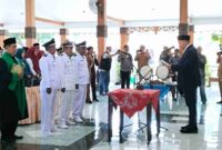 Bupati Yusuf Rio Wahyu Prayogo mengingatkan kepala desa terpilih agar tidak lagi terjebak dalam rivalitas politik usai pelantikan Kades, (Fia/Liputansatu.id).