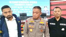 Polresta Tuban memastikan anggota yang terekam merokok saat mengendarai sepeda motor telah dikenai sanksi tilang. Dugaan penggunaan pelat nomor yang tidak sesuai registrasi kendaraan masih dalam proses pemeriksaan internal, (Assa/Liputansatu.id).