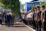 Resmi Jadi Polresta, Bupati Tuban Harap Pelayanan Kepolisian Makin Profesional Bupati Tuban Aditya Halindra Faridzky memimpin upacara Hari Bhayangkara ke-80 di Mapolresta Tuban