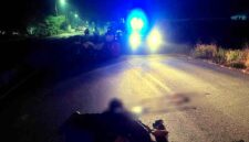 TKP kecelakaan maut di Jalan Nasional Soekarno-Hatta, Desa Sugihwaras, Kecamatan Jenu, Kabupaten Tuban, Senin (6/7/2026) dini hari. Seorang pemuda asal Merakurak meninggal dunia, sementara kendaraan lain yang diduga terlibat masih dalam penyelidikan polisi, (Aji Swasto/Liputansatu.id).