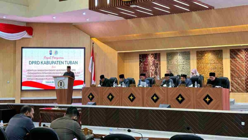 Ketua DPRD Tuban memimpin rapat paripurna persetujuan Raperda Pertanggungjawaban APBD 2025. Dalam pembahasan tersebut, besarnya SILPA sebesar Rp485,69 miliar menjadi sorotan dan diminta menjadi bahan evaluasi perencanaan anggaran daerah, (Assayid Annazili/Liputansatu.id).