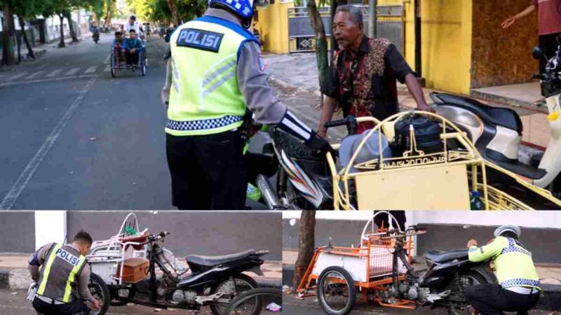 Petugas Satlantas Polresta Tuban memberikan pembinaan kepada pengemudi becak motor yang terjaring operasi di Jalan KH Mustain, kawasan parkir Becak Wisata Sunan Bonang, (Assayid Annazili/Liputansatu.id)
