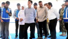 Wakil Presiden Gibran Rakabuming Raka meninjau progres pembangunan Jalan Tol Prosiwangi di Situbondo, (Fia Rahma/Liputansatu.id).