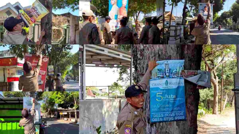 Petugas Satpol PP Kabupaten Tuban menertibkan spanduk melintang, banner yang dipasang di batang pohon, serta reklame kedaluwarsa dalam operasi penataan ruang publik di sejumlah ruas jalan utama, (Aji Swasto/Liputansatu.id).