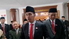 Bupati Tuban, Aditya Halindra Faridzky (tengah) didampingi Wakil Bupati Tuban, Joko Sarwono (kiri), dan Sekda Tuban, Budi Wiyana (kanan).