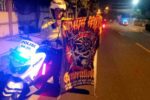 Diduga Janjian Tawuran Lewat Medsos, Dua Kelompok Gangster Bentrok di Tuban Petugas kepolisian melakukan penyisiran usai dugaan bentrokan dua kelompok gangster di Jalan HOS Cokroaminoto, Tuban