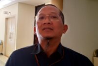 Senior Manager of Corporate Communication SIG Pabrik Tuban, Darma Sunyata, saat memberikan keterangan terkait keluhan warga soal debu dan bau menyengat dalam audiensi di DPRD Tuban, (Assayid Annazili/Liputansatu.id).