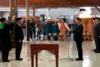 Tri Hariadi resmi dilantik sebagai Sekretaris Daerah (Sekda) definitif Kabupaten Tulungagung oleh Plt Bupati Tulungagung Ahmad Baharudin di Pendopo Kongas Arum Kusumaning Bongso, Rabu (12/08/2026), (Hendra/Liputansatu.id).