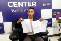 Kuasa hukum Cancoko, Nang Engki Anom Suseno, saat menyampaikan keterangan terkait laporan dugaan peran Kepala Desa Ngandong dalam kasus tambang ilegal di Tuban, (Assayid Annazili/Liputansatu.id).