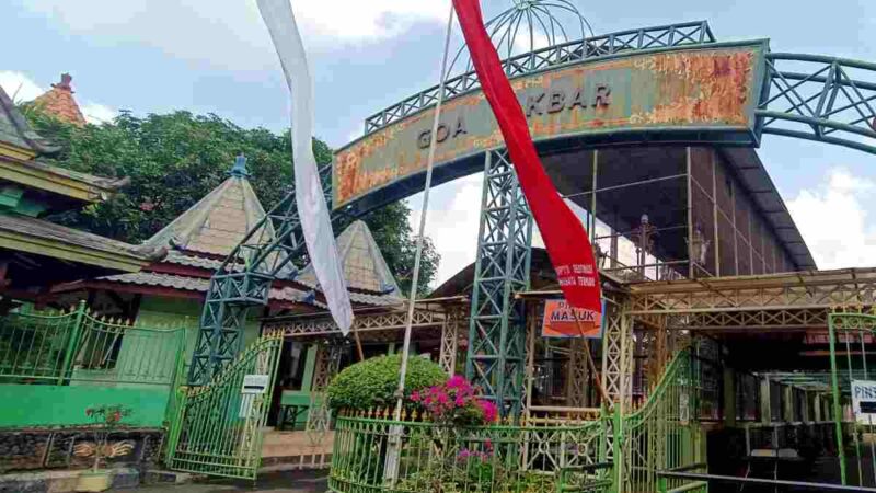 Revitalisasi Goa Akbar Tuban senilai sekitar Rp9,6 miliar belum dimulai karena kawasan tersebut masuk dalam grand design penataan terintegrasi hingga Pantai Boom, (Assayid Annazili/Liputansatu.id).